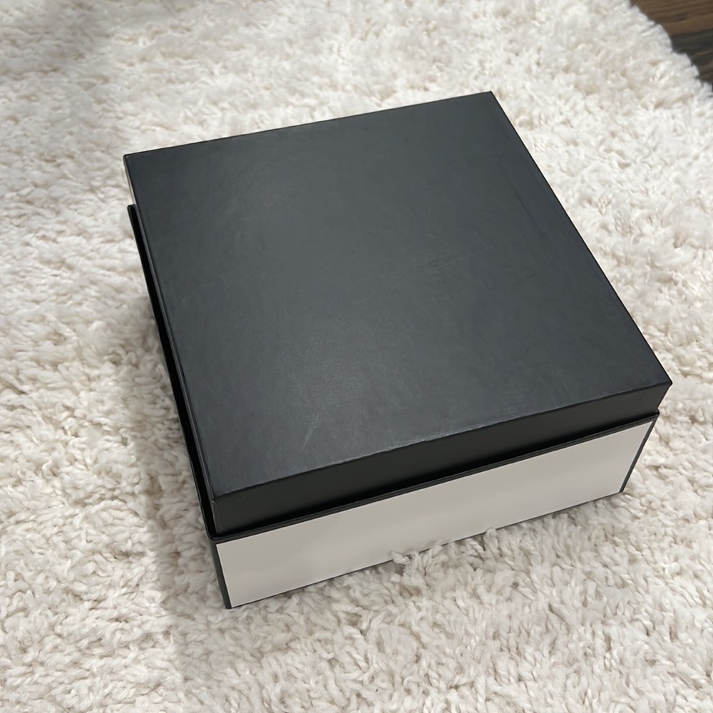 Chanel Box - Picture 3 of 4